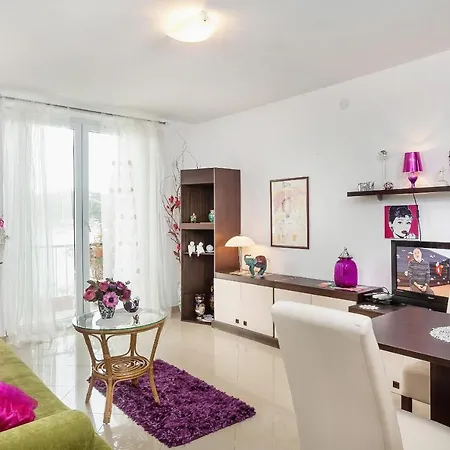 Apartments By The Sea Makarska - 6843 Makarska