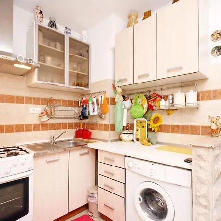 Apartments By The Sea Makarska - 6843